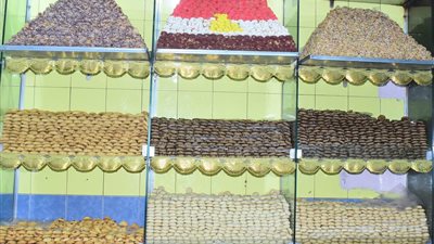 الكحك والبسكويت.. عادات متوارثة تواجه تحديات غلاء الأسعار بسوهاج |  صور 