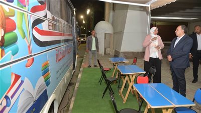 بتكلفة 6 ملايين جني..  محافظ أسيوط يتفقد وصول المكتبة المتنقلة التابعة لصندوق مكتبات مصر العامة للمحافظة