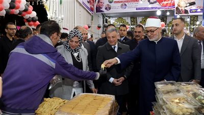 محافظ الإسماعيلية ومفتي الجمهورية يفتتحان معرض مبادرة 