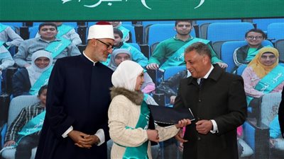 محافظ الإسماعيلية ومفتي الجمهورية يكرمان الفائزين بمسابقة جسور المحبة للقرآن الكريم
