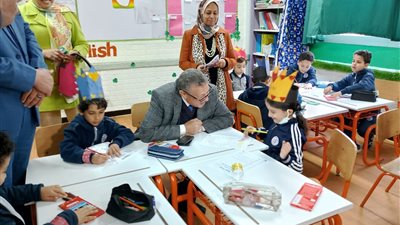 وكيل تعليم البحيرة يتفقد المدرسة الرسمية الدولية بدمنهور (صور)