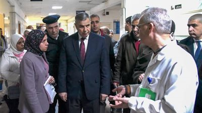 بسبب المخالفات وتكدس المواطنين.. محافظ الإسكندرية يقيل مدير مستشفى شرق المدينة