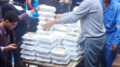 على غرار المطرية.. شباب نجع سعيد بقنا ينظمون حفل إفطار لـ 4 آلاف صائم