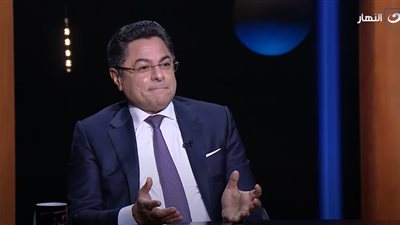 نموذج عربي ملهم.. خالد أبو بكر يشيد بجهود أحمد عز وخلف الحبتور (فيديو)