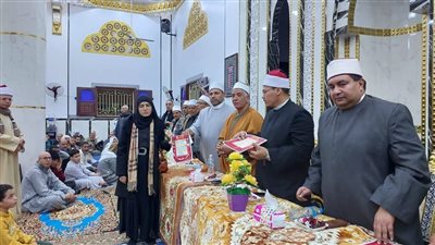 وكيل أوقاف الفيوم يكرم المتميزين من حفظة القرآن بالشواشنة