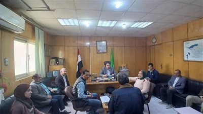 نائب محافظ الفيوم يعقد لقاءً لخدمة المواطنين بقرية كفور النيل 