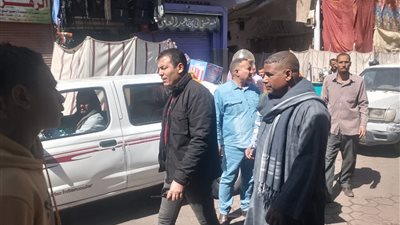 محافظ أسيوط يوجه بتكثيف حملات الإشغالات وتعديات الباعة الجائلين 