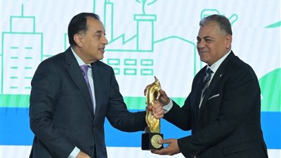 فوز أستاذ بجامعة السويس بالمركز الأول في مسابقة مبادرة المشروعات الخضراء الذكية