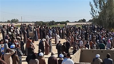 البلد كلها حزينة.. أهالي طوخ بشيعون جثامين ضحايا حادث التصادم بقنا 