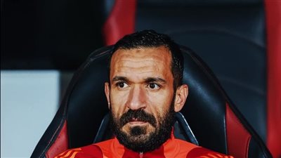 مواجهة طلائع الجيش..الفريق الأول للأهلي على رأسهم علي معلول مع فريق 2005 