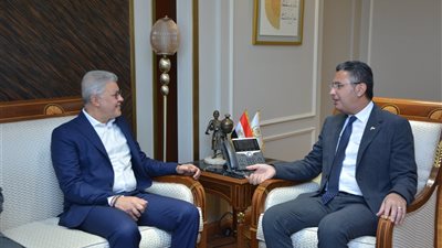 وزير التموين يصدر قرارا بتعيين أيمن إسماعيل رئيسا للشركة القابضة للصناعات الغذائية