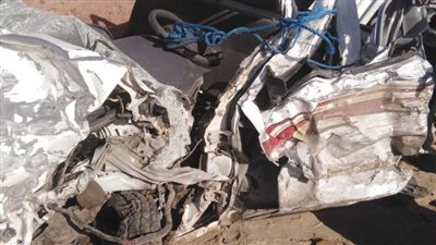 مصرع شخص وإصابة 6 آخرين إثر حادث تصادم ميكروباص بسيارة نقل بأسوان