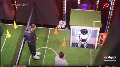 رامز جلال ساخرًا من ناصر منسي:«فرحان فيا وبتتريق عليا يا قليل الآدب»