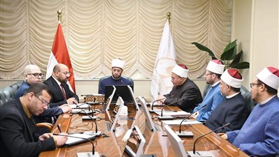وزير الأوقاف يتابع خطة العمل والاستعداد لصلاة عيد الفطر