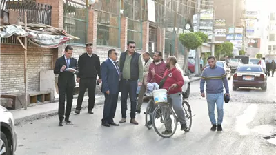 محافظ الدقهلية يتابع مستوى النظافة بشوارع المنصورة والإنارة بمحيط المستشفي العام (صور)