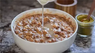  سحور اليوم.. طبق فول مهروس مع عصير ليمون لمقاومة الجوع