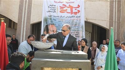 محافظ المنيا يضع حجر أساس مركز تكنولوجي جديد بالمركز