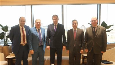 وزير الزراعة يبحث مع رئيس شركة ميفاك زيادة الإنتاجية من اللقاحات البيطرية