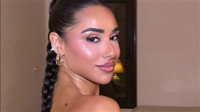 بمكياج دافئ وضفيرة طويلة..آية سماحة في أحدث جلسة تصوير|صور