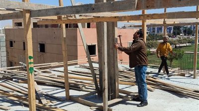 مصرع عامل سقطت عليه رافعة بموقع شركة بترول ديروط بأسيوط