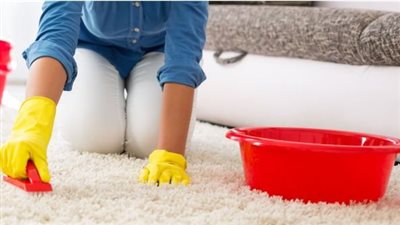  استعدادًا للعيد: خطوات تنظيف السجاد وإزالة البقع بفعالية في المنزل