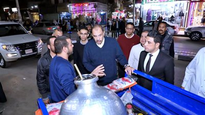 محافظ سوهاج يجري جولة ميدانية لتفقد الوضع العام بالشارع والاستماع لمطالب المواطنين.. صور 