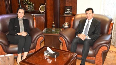 وزير الشباب والرياضة يستقبل عضو اللجنة الأولمبية الدولية لتعزيز التعاون المشترك