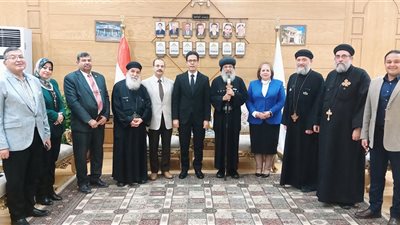 رئيس جامعة بنها يستقبل وفد من الكنيسة لتقديم التهنئة بعيد الفطر