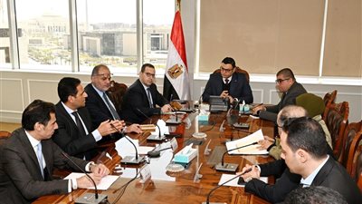وزير الإسكان يلتقي عددًا من المطورين العقاريين بمدينة سفنكس الجديدة