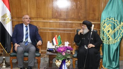 محافظ القليوبية يستقبل الانبا مكسيموس مطران بنها وقويسنا لتقديم التهنئة بعيد الفطر المبارك