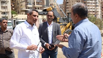 استعدادا لعيد الفطر.. محافظ السويس يفاجئ المراكز التكنولوجية والجراجات لمتابعة جاهزية المعدات