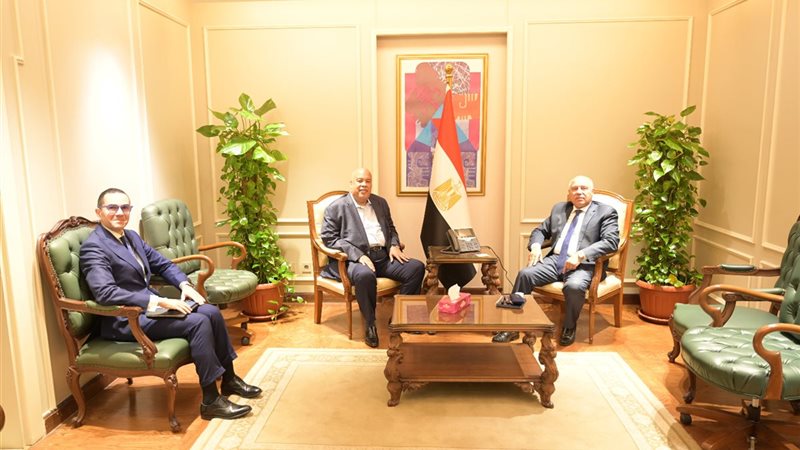 وزيري الصناعة والاستثمار