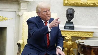 ترامب يهدد بوقف التمويل الحكومي لإذاعة وتليفزيون 