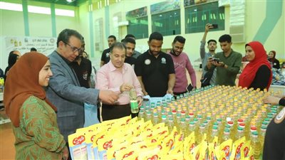 رئيس جامعة جنوب الوادي يتفقد تجهيزات المعرض الخيري الخامس لأسرة طلاب من أجل مصر |صور