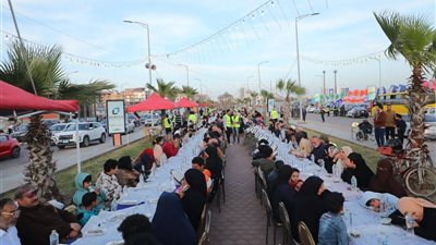 ٦ آلاف صائم.. كرنفال في أطول مائدة إفطار في دمياط 