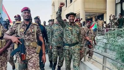 البرهان من داخل القصر الجمهوري : الخرطوم حرة والأمر انتهى