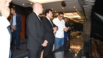 وزير الرياضة ومحافظ القاهرة يتفقدان ملعب استاد القاهرة الدولي    