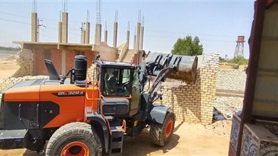 حملة مكبرة في السويس لإزالة التعديات على الأراضي بالبناء دون تصريح