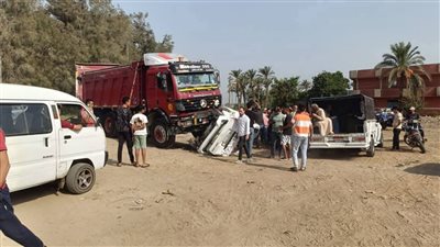 إصابة 5 أشخاص في تصادم سيارة نقل ثقيل وميكروباص بالقليوبية