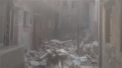 أهالي قليوب يستغيثون بالمحافظ بعد انهيار منزل وتضرر آخرين بسبب أعمال حفر غامضة