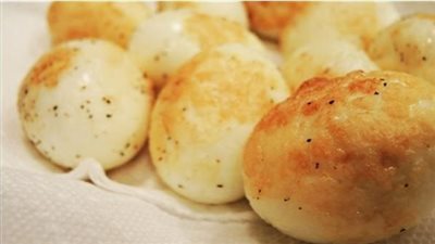 عشاء خفيف ..طريقة عمل البيض المدحرج والبطاطس المصرية المقرمشة