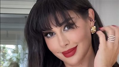 ياسمين صبري تعتمد نيولوك جديد وترتدي مجوهرات ثمينة.. كم سعرها؟