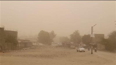 رغم الموجة الحارة.. عاصفة ترابية شديدة تضرب محافظة أسوان