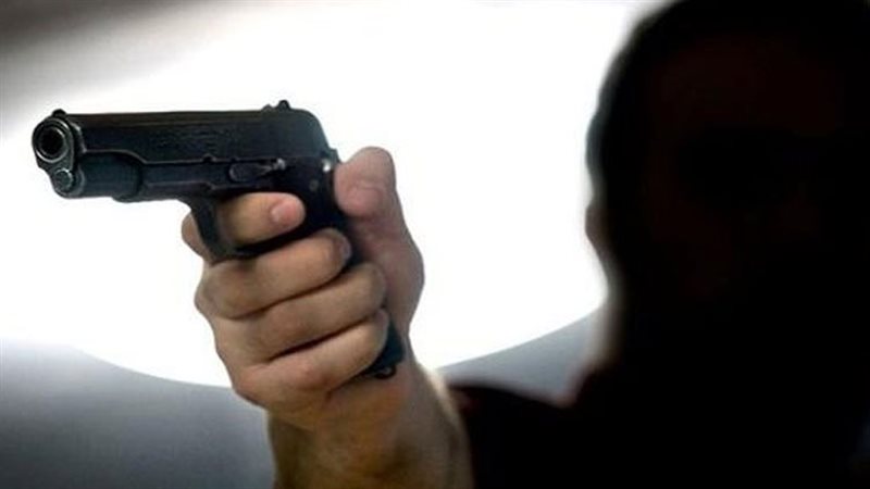 صاحب شركة أجبر سيدة