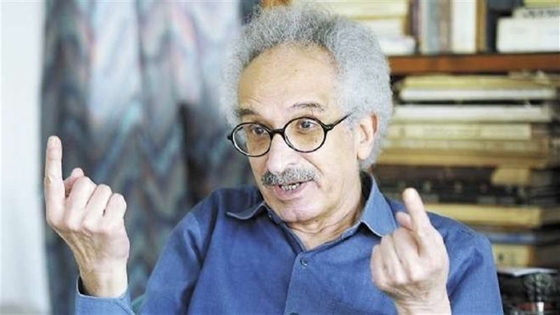 الأديب الكبير صنع