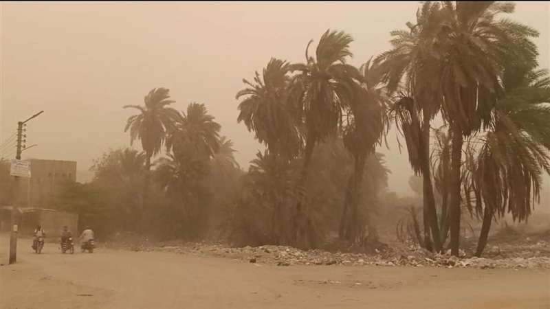 عاصفة ترابية بأسوان