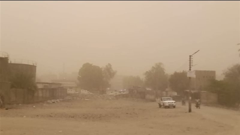 عاصفة ترابية بأسوان