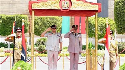 رئيس أركان حرب القوات المسلحة يهنئ صدام خليفة حفتربتعيينه نائباً للقائد العام 