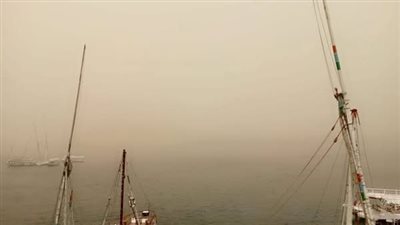 عاصفة ترابية تضرب أسوان.. والمحافظ يعلن حالة الطوارئ وإغلاق الملاحة النهرية