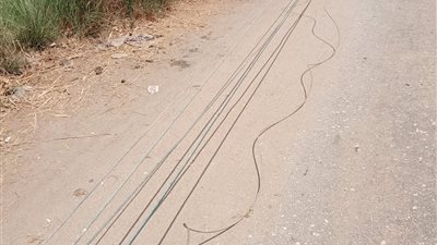 سقوط عمود إنارة و أسلاك الكهرباء يثير الزعر بين المواطنين بالبدرشين